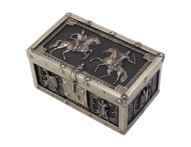 Battling Crusader Hinged Trinket Chest