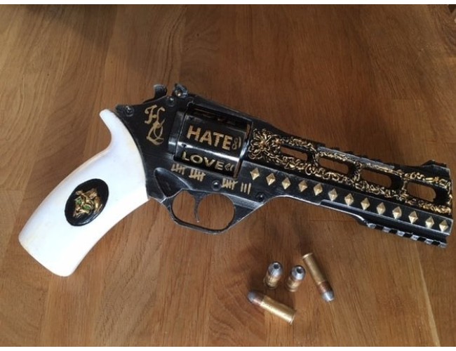 Crazy Lady 6 Shooter