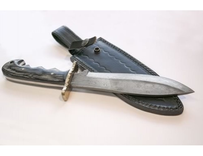 Medium Sized Damascus Knife